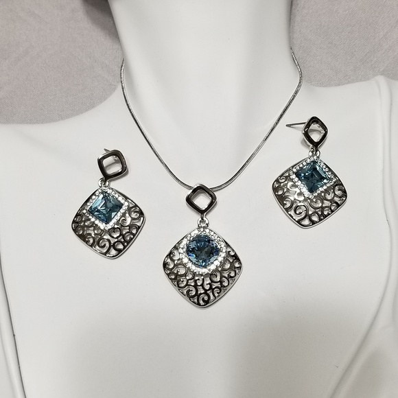 3pc jewelry set w Swarovski Elements - Picture 3 of 5